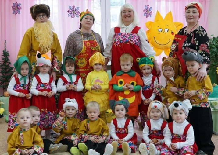 Фольклорный праздник «По дорогам сказок» Фольклорный праздник «По дорогам сказок».